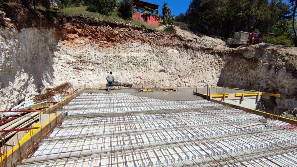 Maçonnerie : coulage plancher supérieur - Habitoria Alpes Maritimes